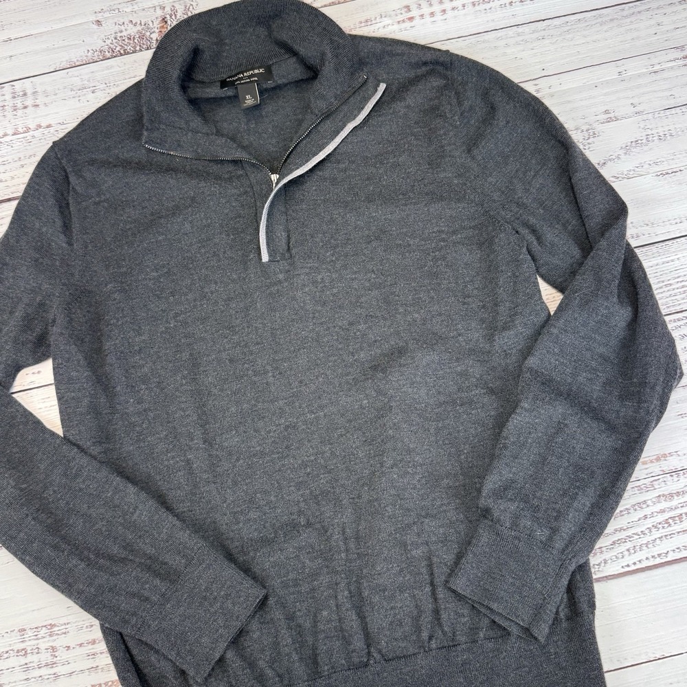 Banana Republic Sweater Mens XL Grey 100% Merino Wool Quarter Zip Mock Neck Knit
